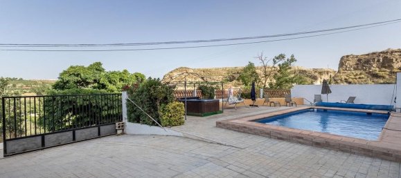 4 bedrooms House in Caniles, Spain No. 150807 9