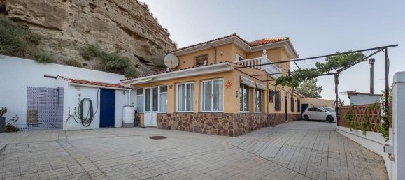 4 bedrooms House in Caniles, Spain No. 150807 10