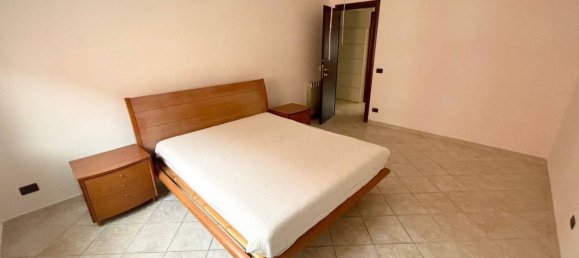 4 bedrooms Apartment in Rome, Italy No. 337899 13