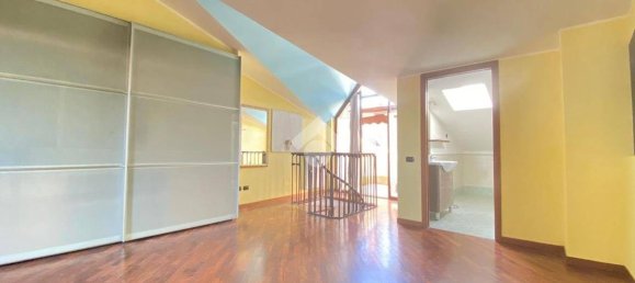 Apartamento de 2 dormitorios en Bollate, Italy No. 371722 16