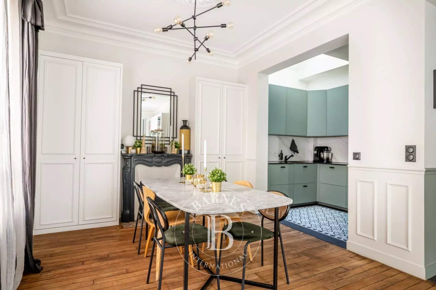 Adosado de 4 dormitorios en Courbevoie, France No. 118713