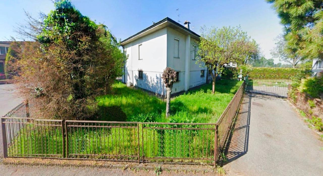 5 rooms Villa in Pandino, Italy No. 136464