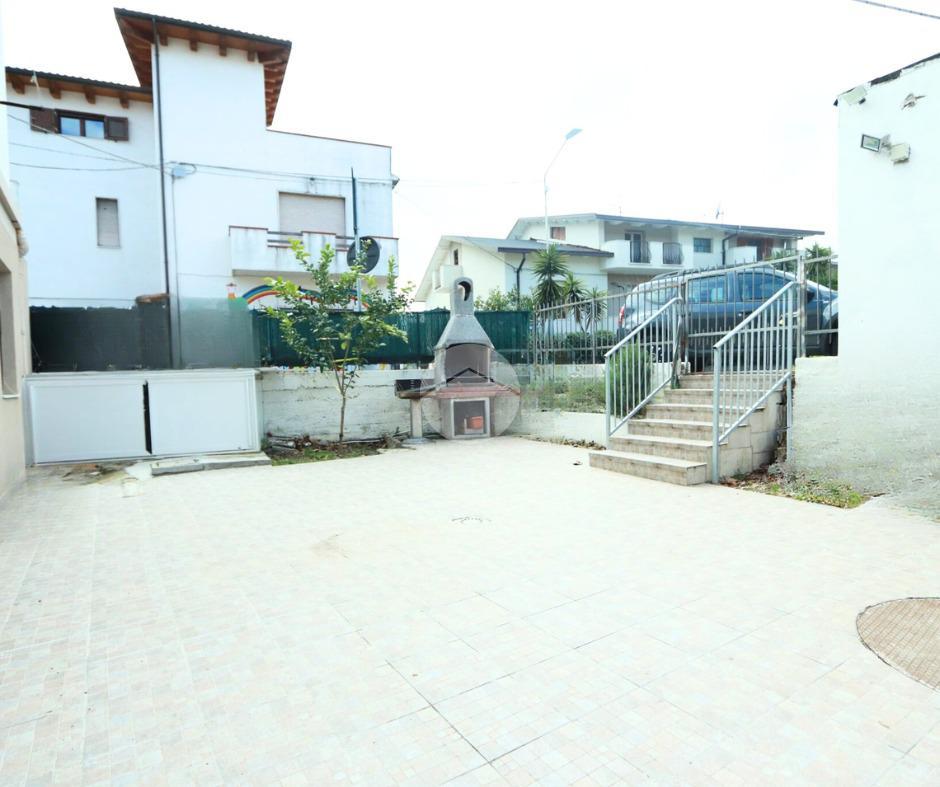 Вилла с 4 комнатами в Сан Джованни Театино, Италия № 14644