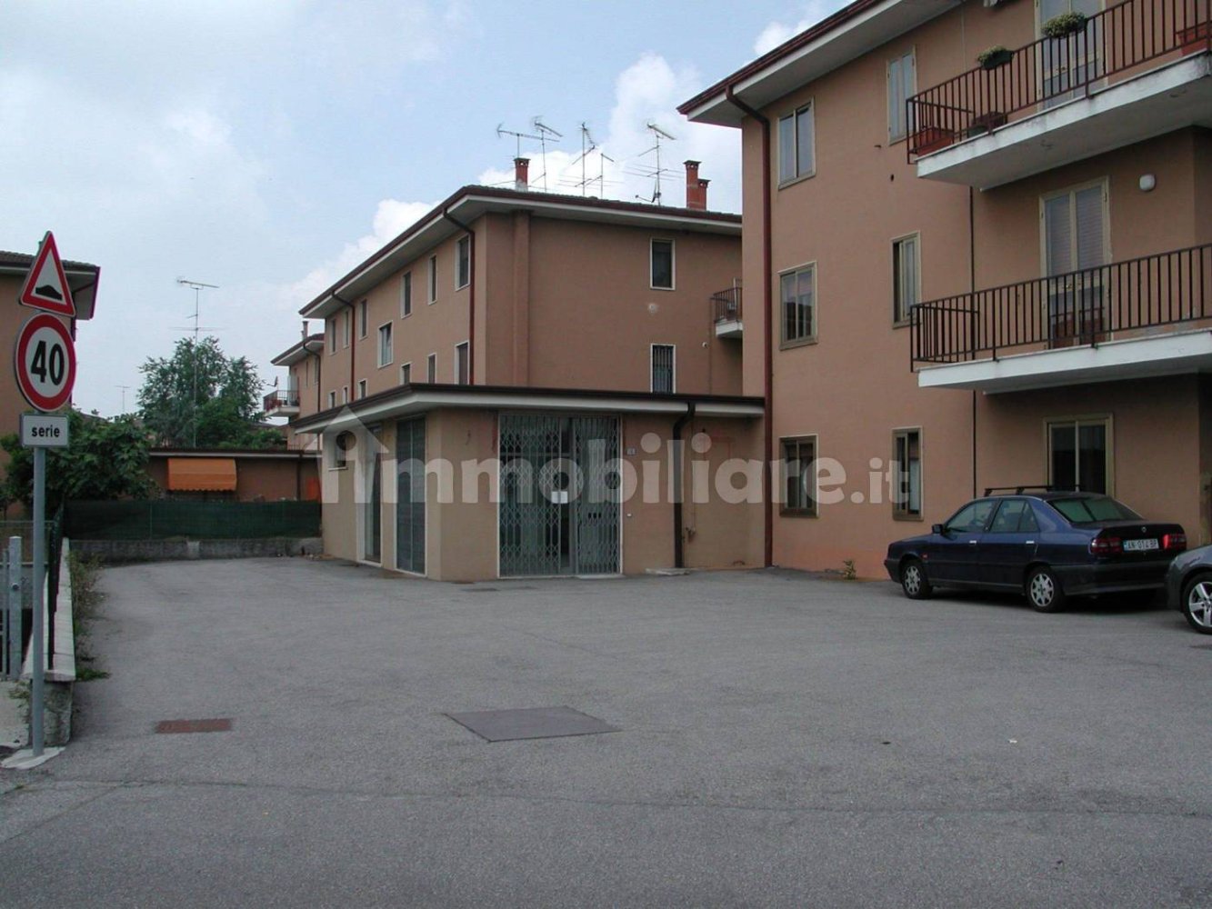 Коммерческая недвижимость с 1 комнатой в Кастильоне делле Стивьере, Италия № 397744