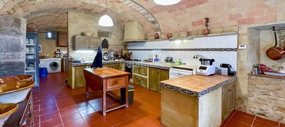 6 bedrooms House in Garrigas, Spain No. 81029 14