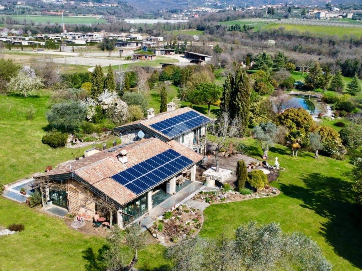 3 bedrooms Villa in Verona, Italy No. 60946