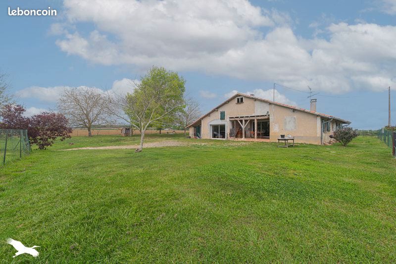 3 bedrooms House in Thil, France No. 339004