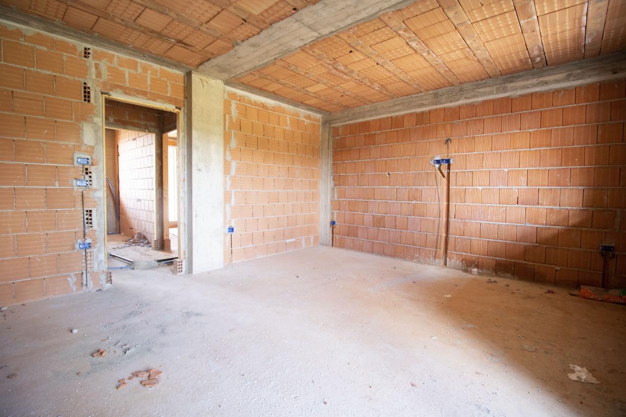 3 rooms Apartment in Prato, Italy No. 25301