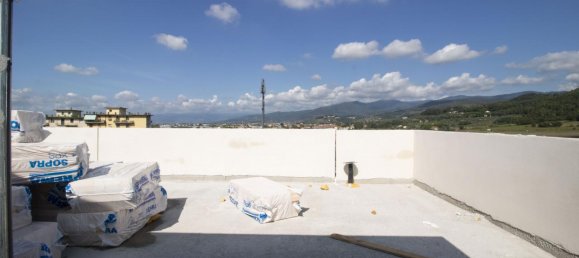 Apartamento de 3 divisões em Prato, Italy N.º 25301 6