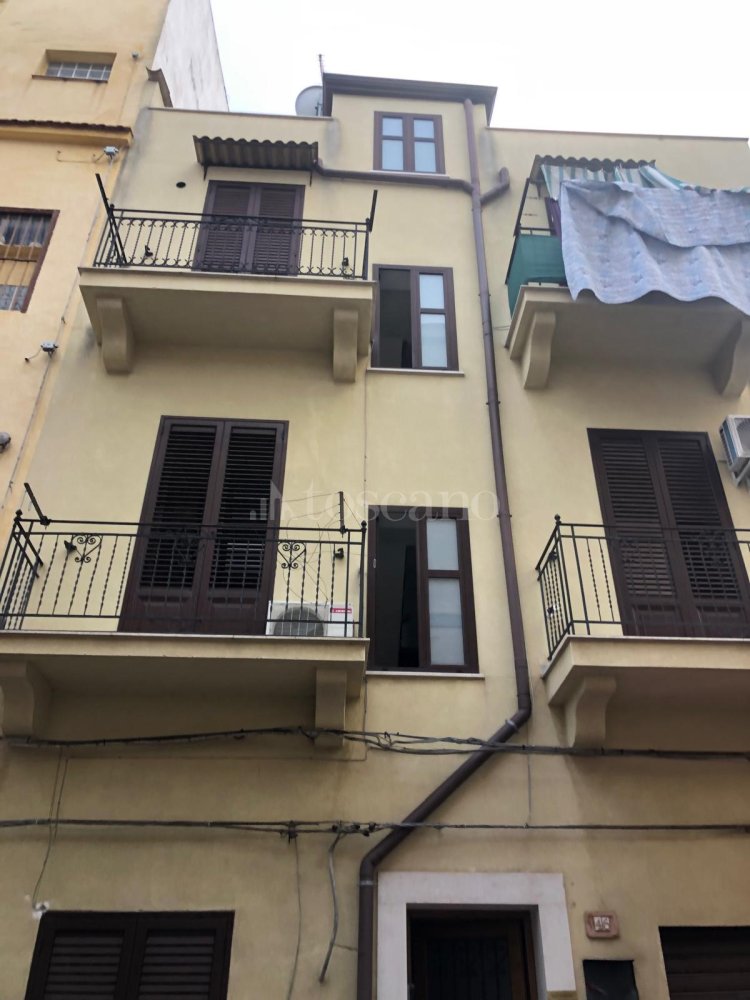 3 rooms Apartment in Palermo, Italy No. 51031