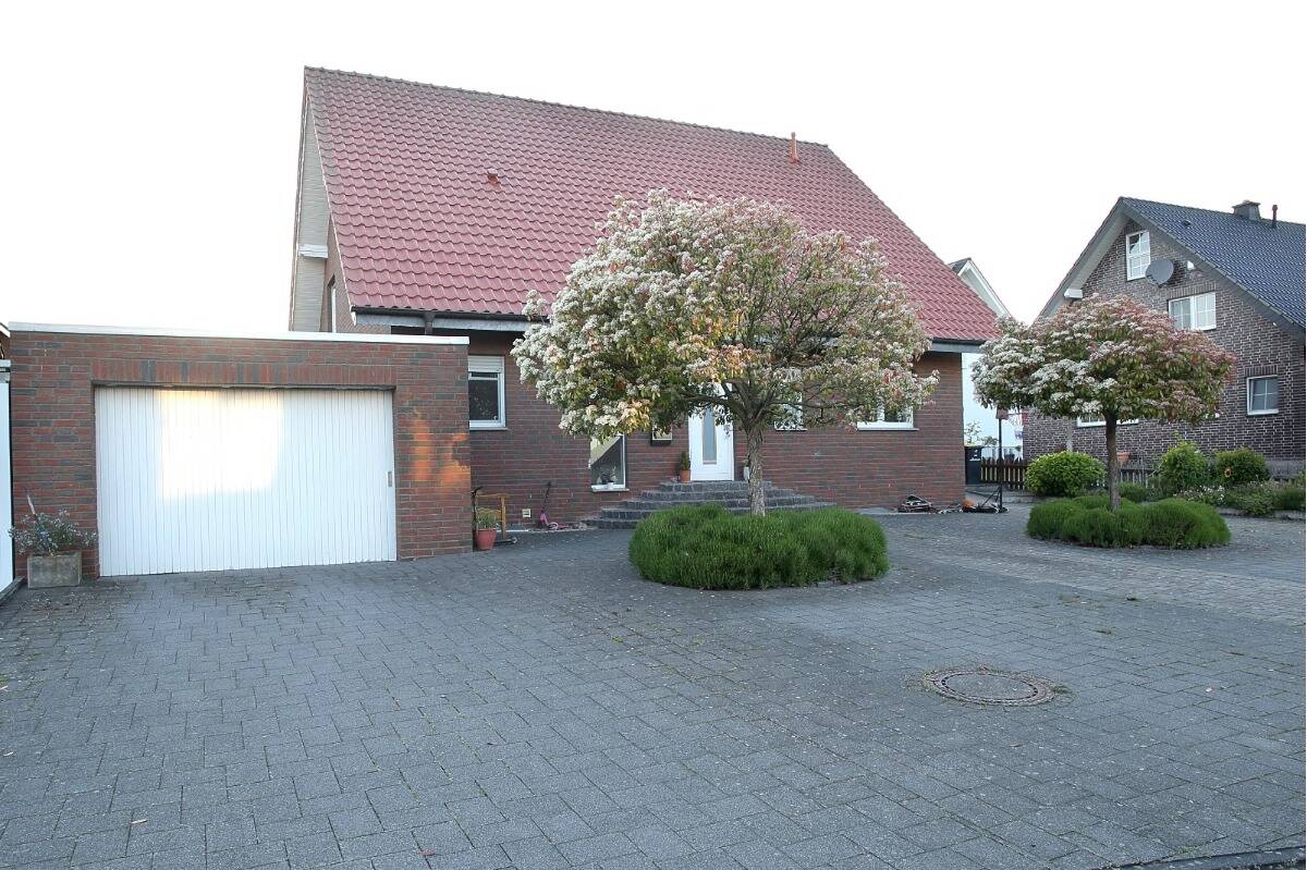 Дом с 5 комнатами в Падерборн, Германия № 239407