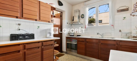 Casa de 3 dormitorios en Suresnes, France No. 188280 8