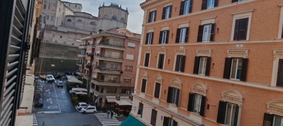 4 bedrooms Apartment in Rome, Italy No. 313117 2