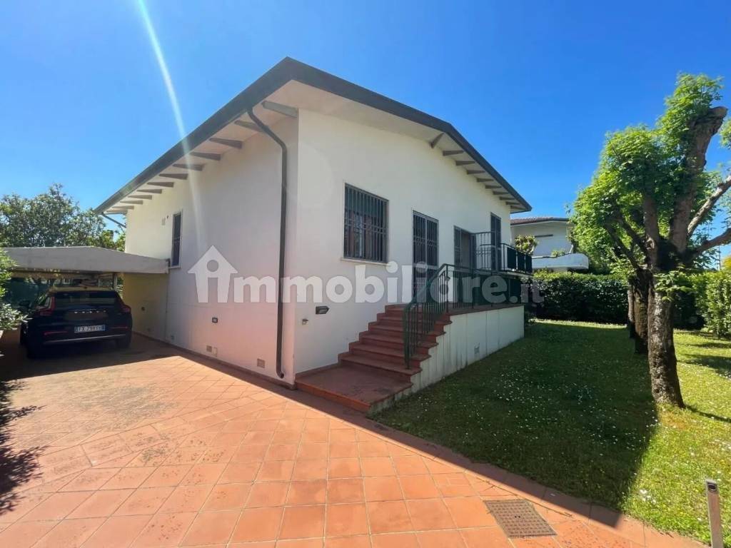 4 bedrooms Villa in Pietrasanta, Italy No. 278261
