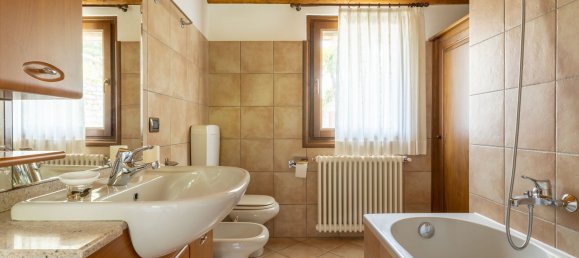 6 rooms House in Pianello del Lario, Italy No. 97513 36