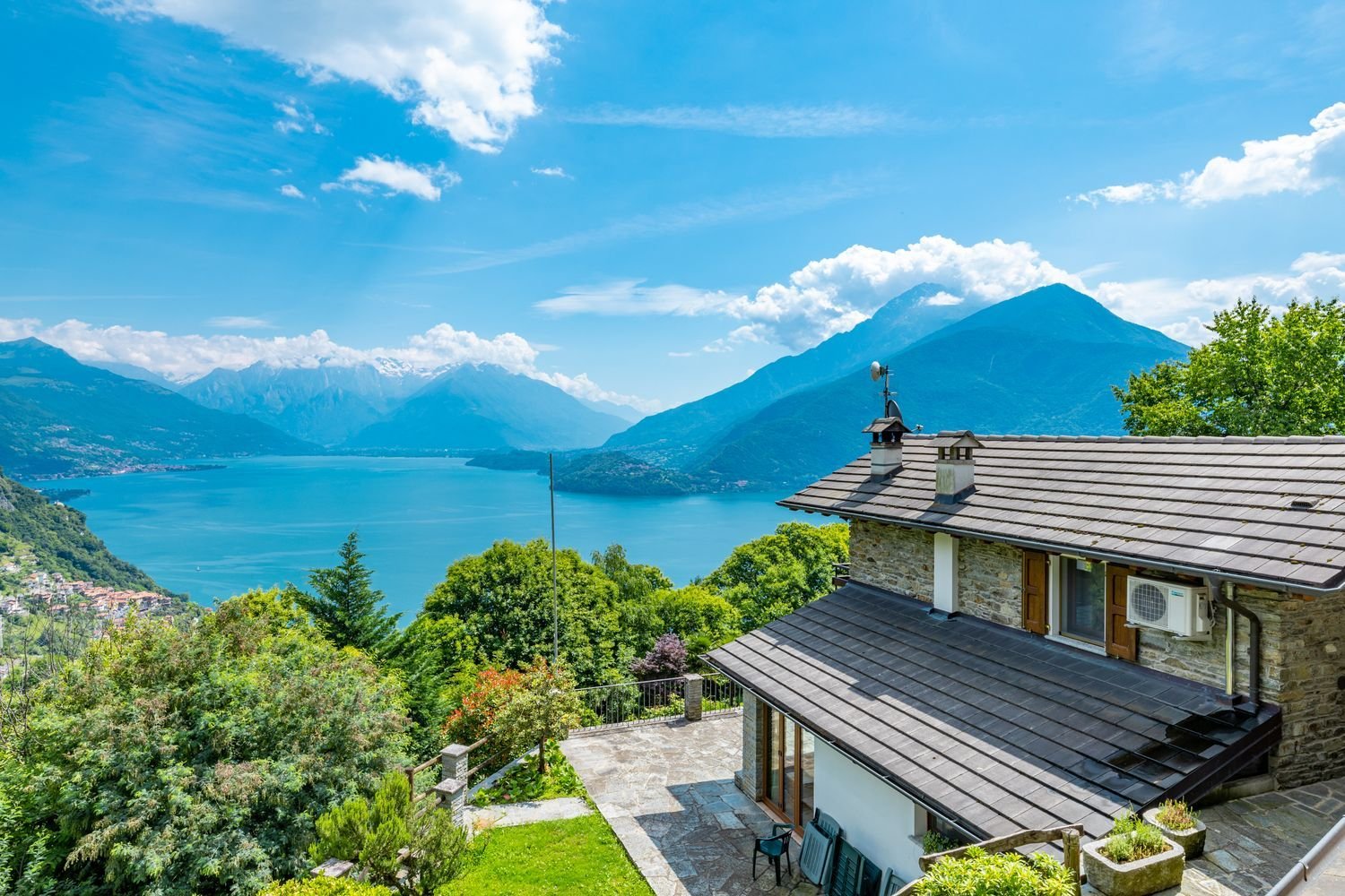 6 rooms House in Pianello del Lario, Italy No. 97513