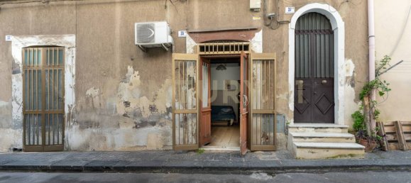 2 Schlafzimmer Villa in Catania, Italy, Nr. 52043 2