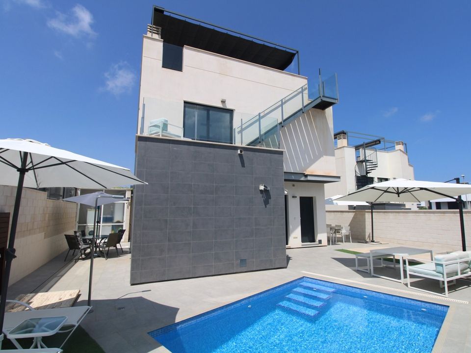 3 غرف نوم فيلا في Alicante, Spain رقم 177095