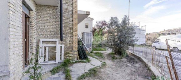 Дом с 4 спальнями в Коридония, Италия № 115158 10