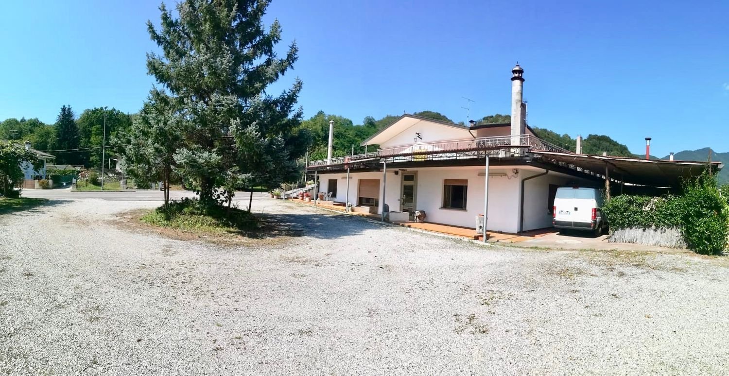 10 rooms House in Udine, Italy No. 81572