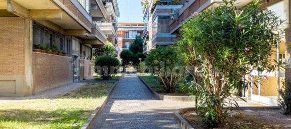 Квартира с 1 спальней в Рим, Италия № 296533 3