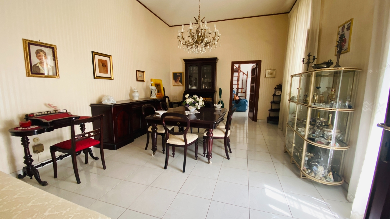 Apartamento de 5 habitaciónes en Naples, Italy No. 16465