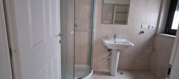 3-salle Appartement à Sesto San Giovanni, Italy No. 56293 12