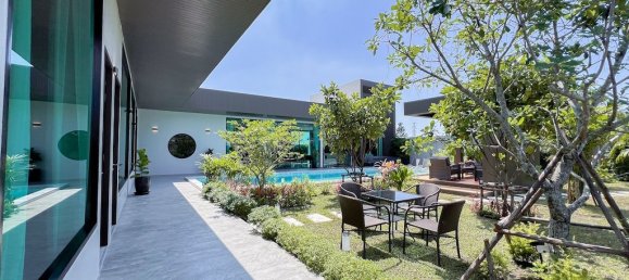 Вилла с 6 спальнями в Паттайя, Таиланд № 24611 11