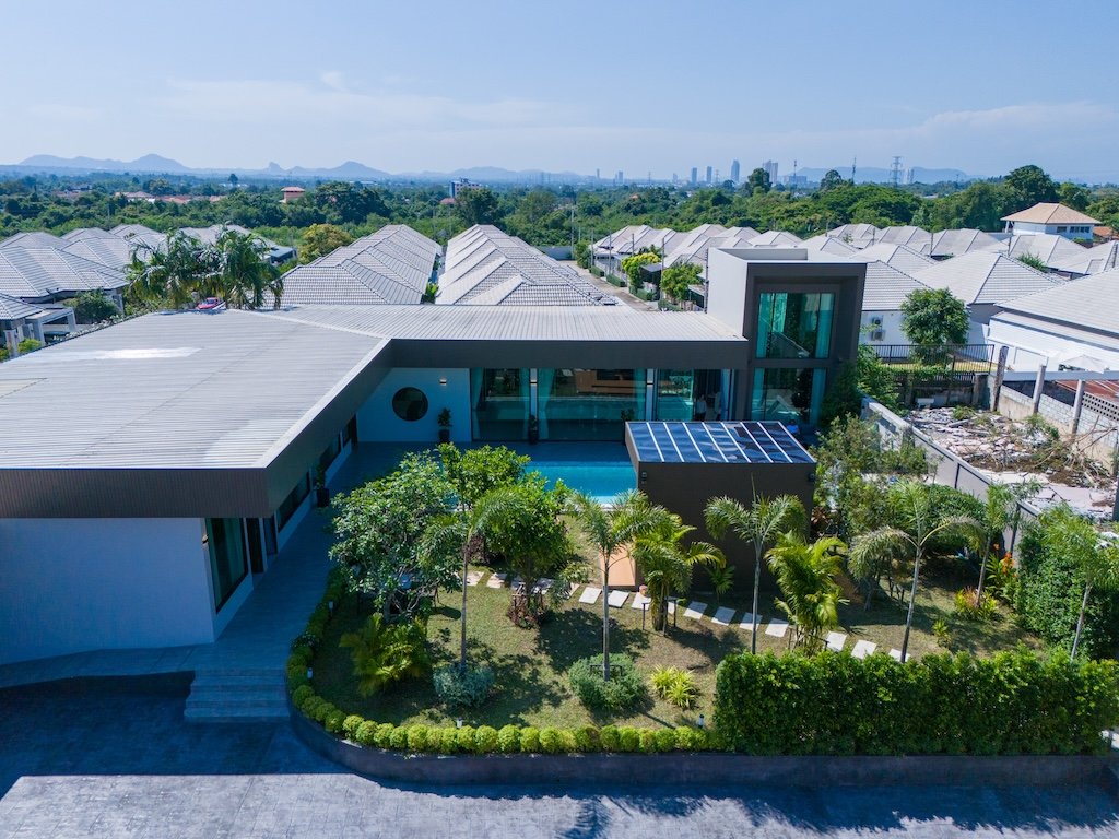 Вилла с 6 спальнями в Паттайя, Таиланд № 24611