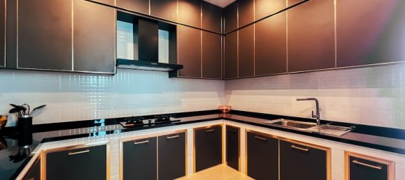 Вилла с 6 спальнями в Паттайя, Таиланд № 24611 24