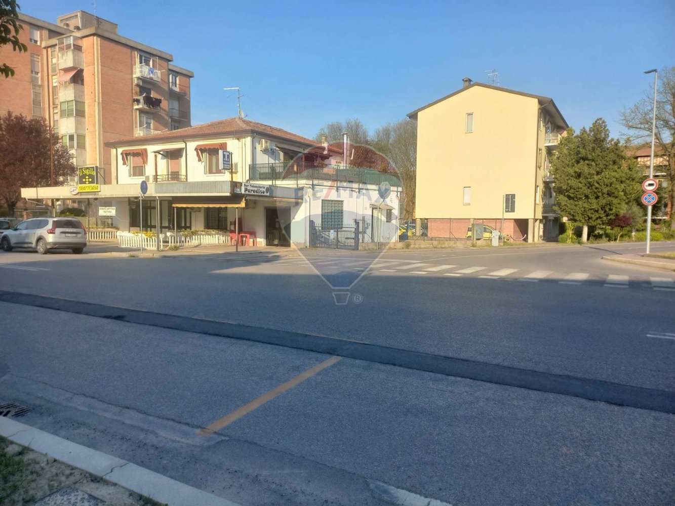 1 room Commercial property in Ferrara, Italy No. 346097