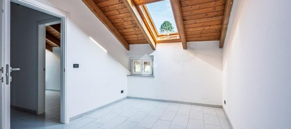 Apartamento de 3 habitaciónes en San Gillio, Italy No. 289953 41