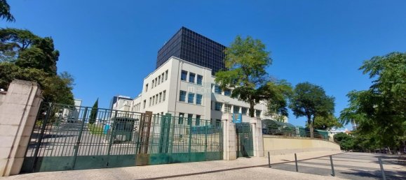 4 bedrooms Apartment in Lisbon, Portugal No. 97438 3