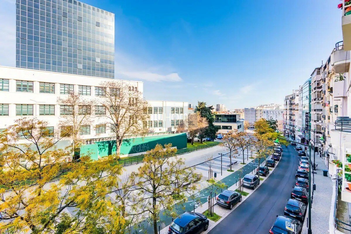 4 bedrooms Apartment in Lisbon, Portugal No. 97438