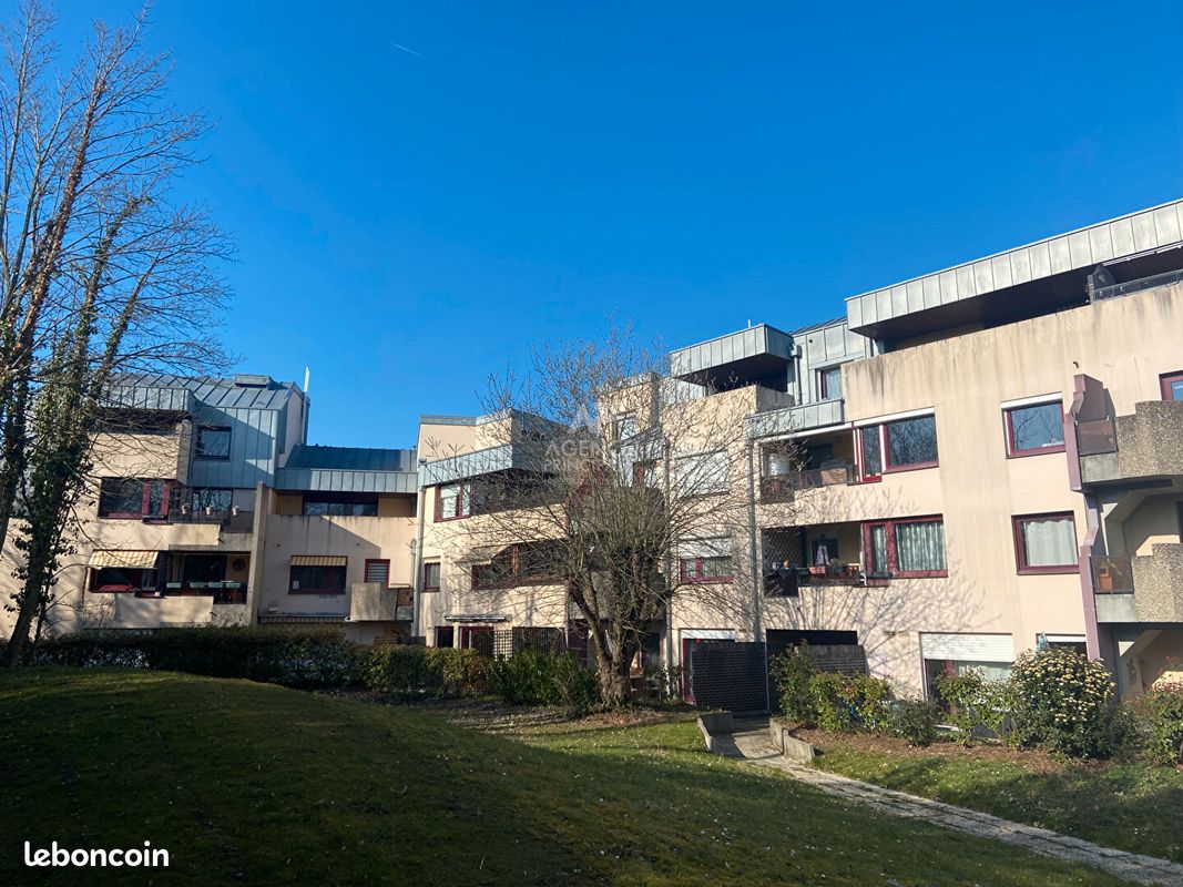 2 bedrooms Apartment in Cergy, France No. 175584