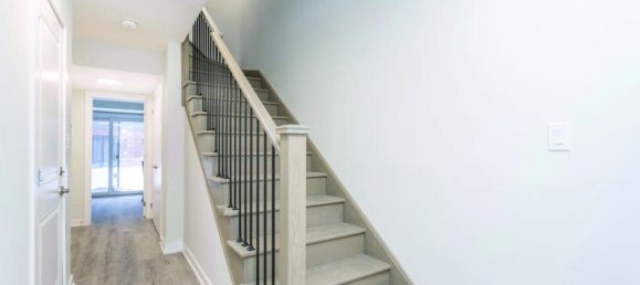 3 bedrooms House in Collingwood, Canada No. 918 2