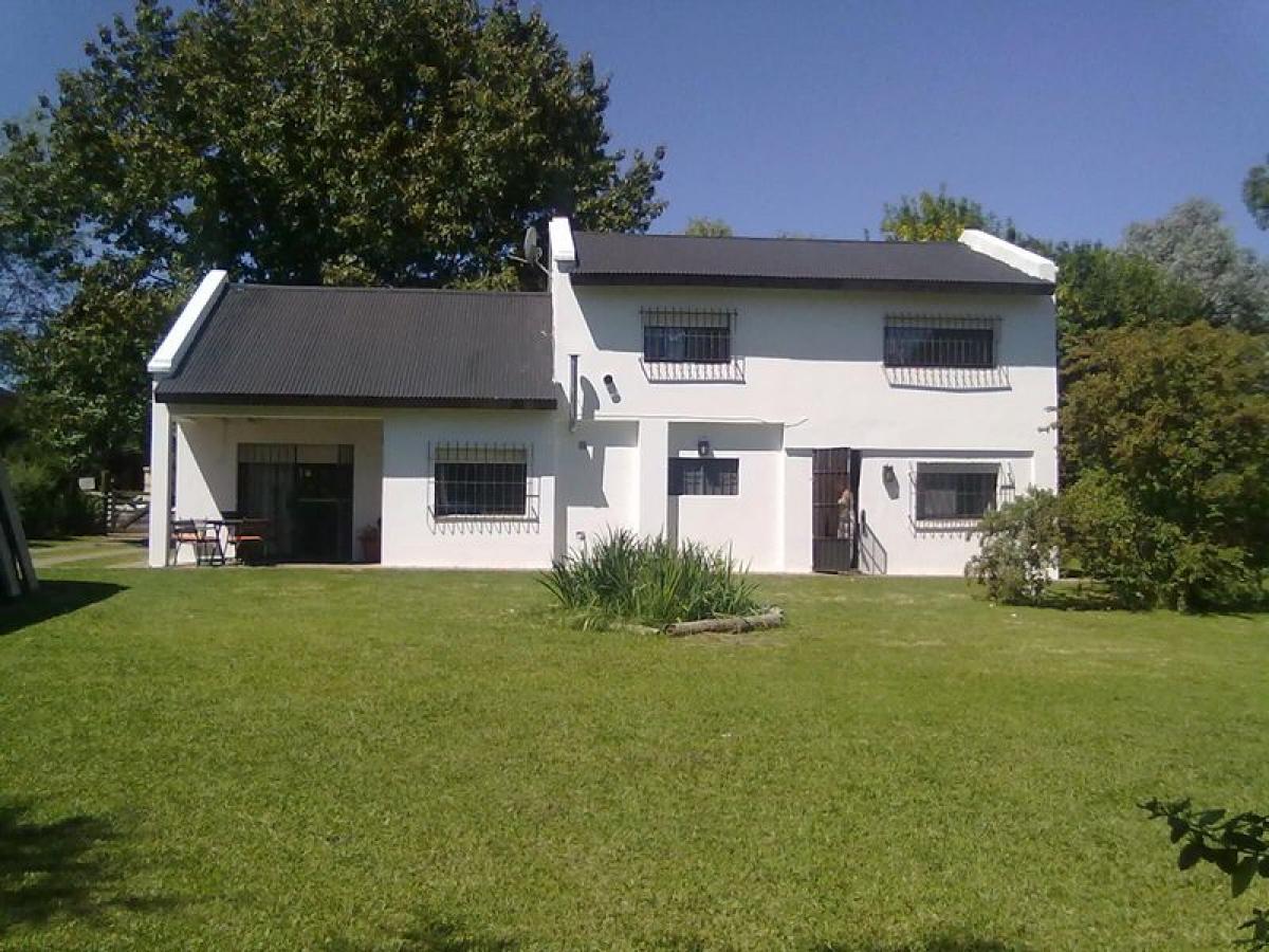 4 bedrooms House in Escobar, Argentina No. 19689