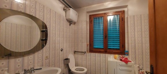 6 rooms House in Arezzo, Italy No. 209559 8