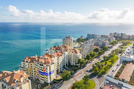 4 bedrooms Apartment in Funchal, Portugal No. 72281