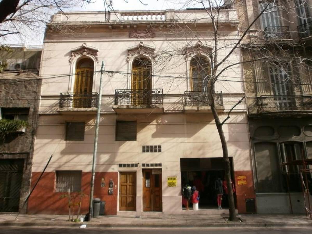 Casa de 4 dormitorios en Buenos Aires, Argentina No. 68322