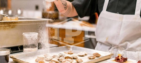 380m² Commercial property in Padua, Italy No. 375584 5