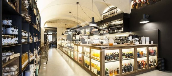 380m² Commercial property in Padua, Italy No. 375584 15