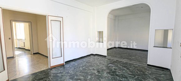 4 bedrooms Apartment in Genoa, Italy No. 329850 9