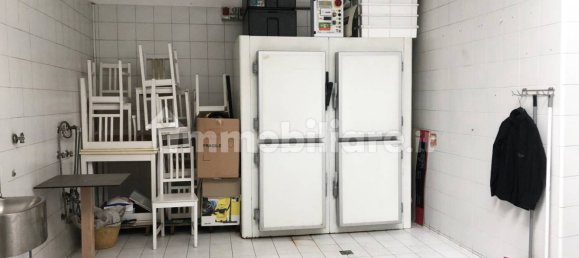 3 rooms Commercial property in Florence, Italy No. 35149 2