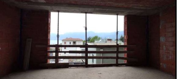 Квартира с 8 комнатами в Луино, Италия № 186301 9