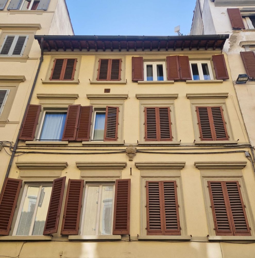 3 rooms Apartment in Florence, Italy No. 195822