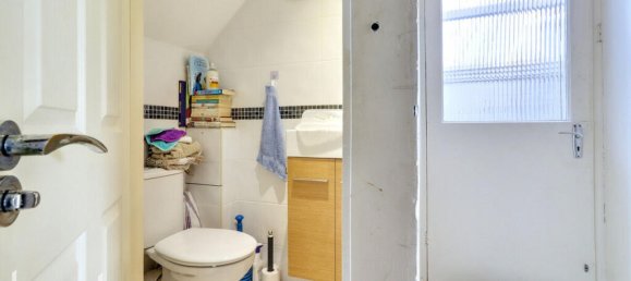 3 bedrooms House in Croydon, United Kingdom No. 4859 11