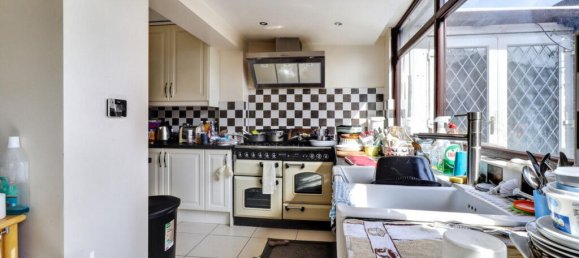 3 bedrooms House in Croydon, United Kingdom No. 4859 10