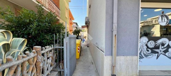 160m² Commercial property in Castellalto, Italy No. 267265 10