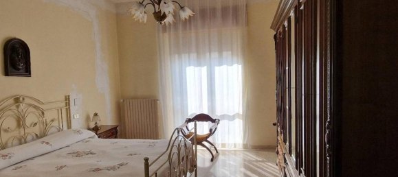 Дом с 5 комнатами в Сторнара, Италия № 92485 11